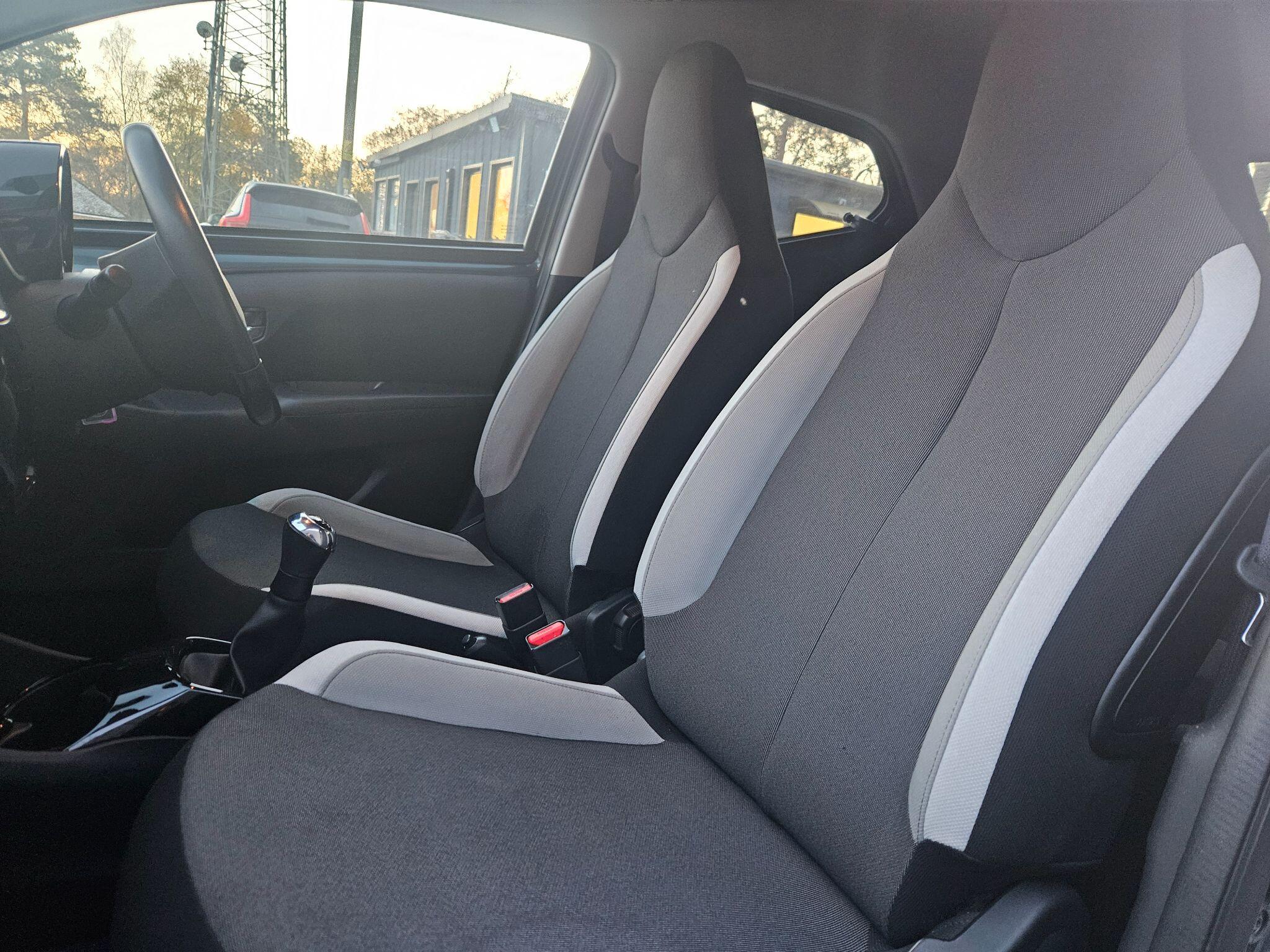 2018 Toyota AYGO 1.0 VVT-i x-press Euro 6 5dr • 14,600 miles image 17