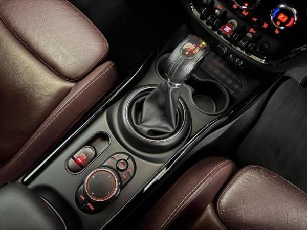 MINI Clubman view 75