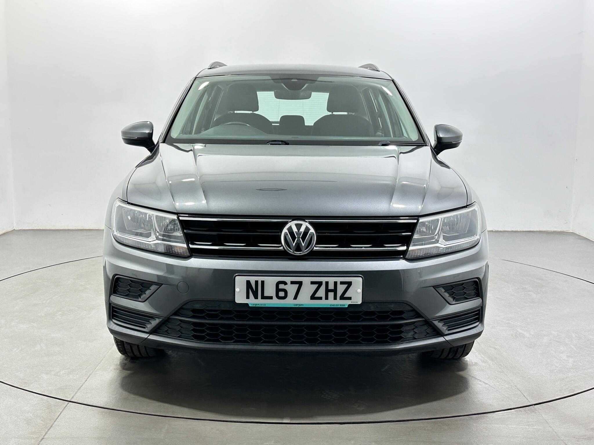 Volkswagen Tiguan view 3