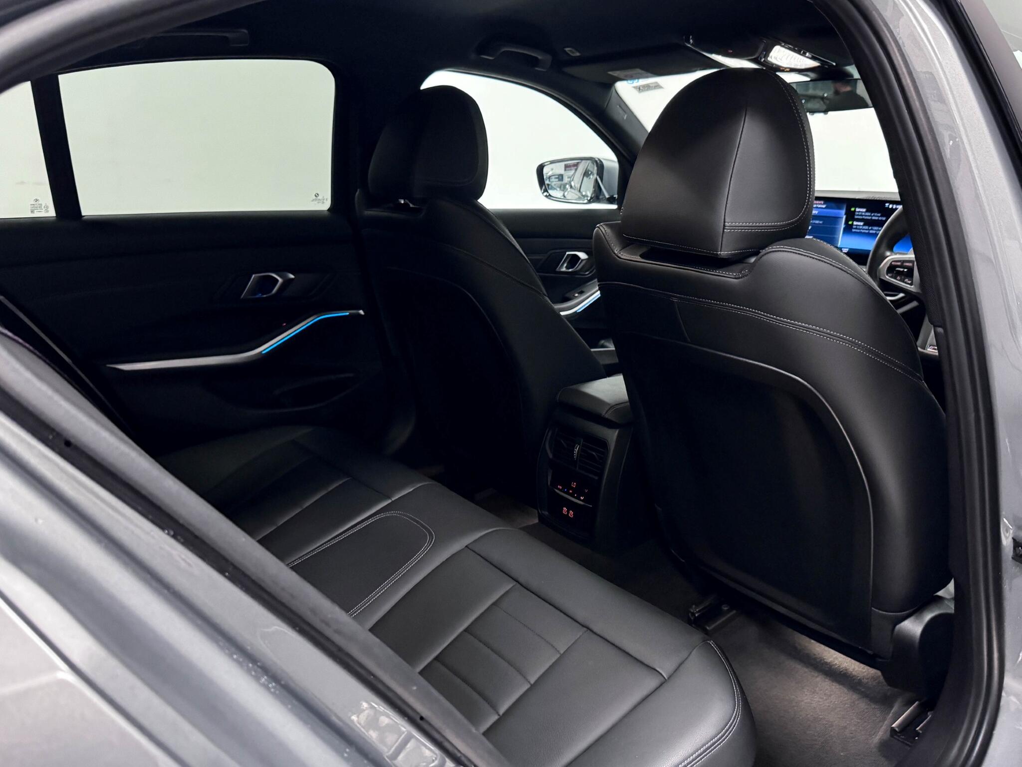 BMW 3 Series view 9