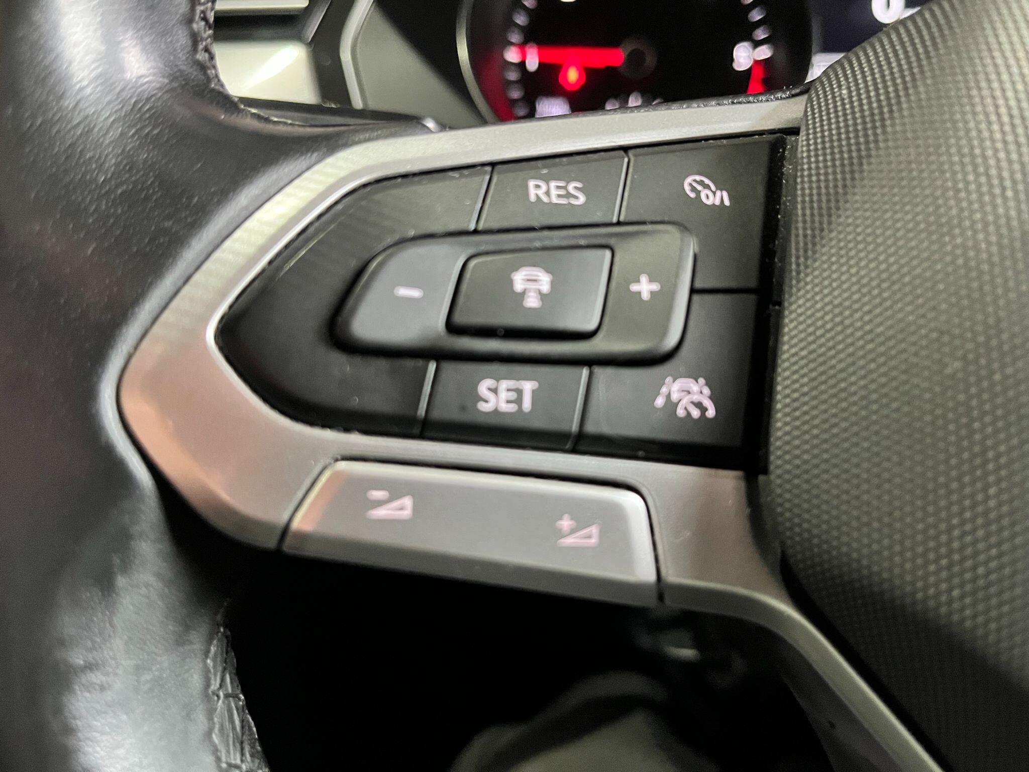 Volkswagen Passat view 26