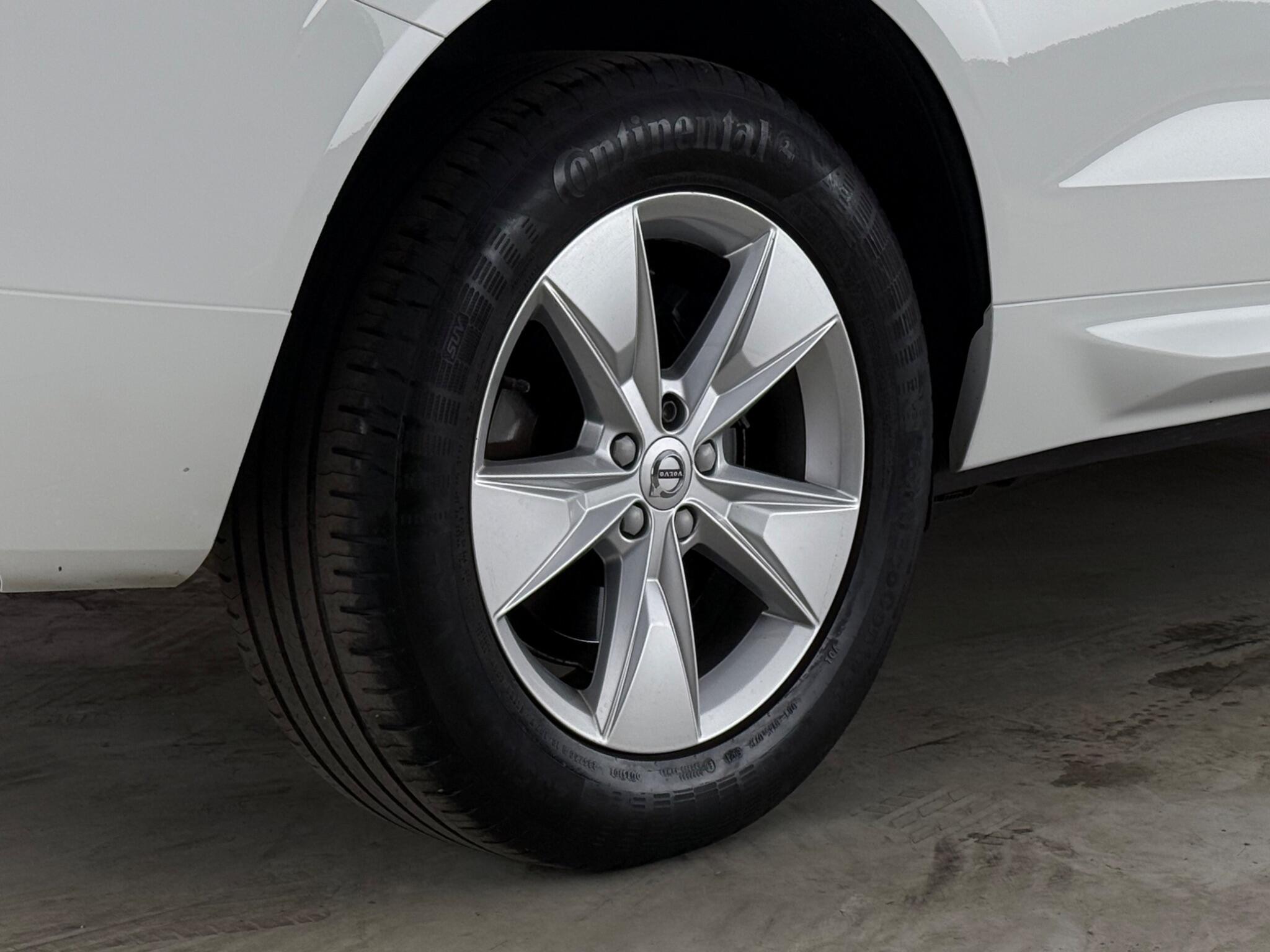 Volvo XC60 view 8