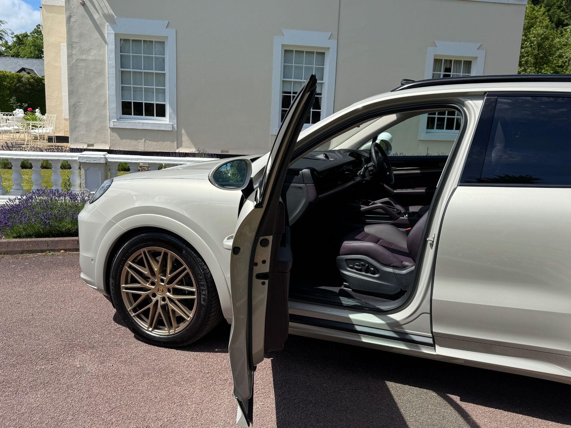 Porsche Cayenne view 22
