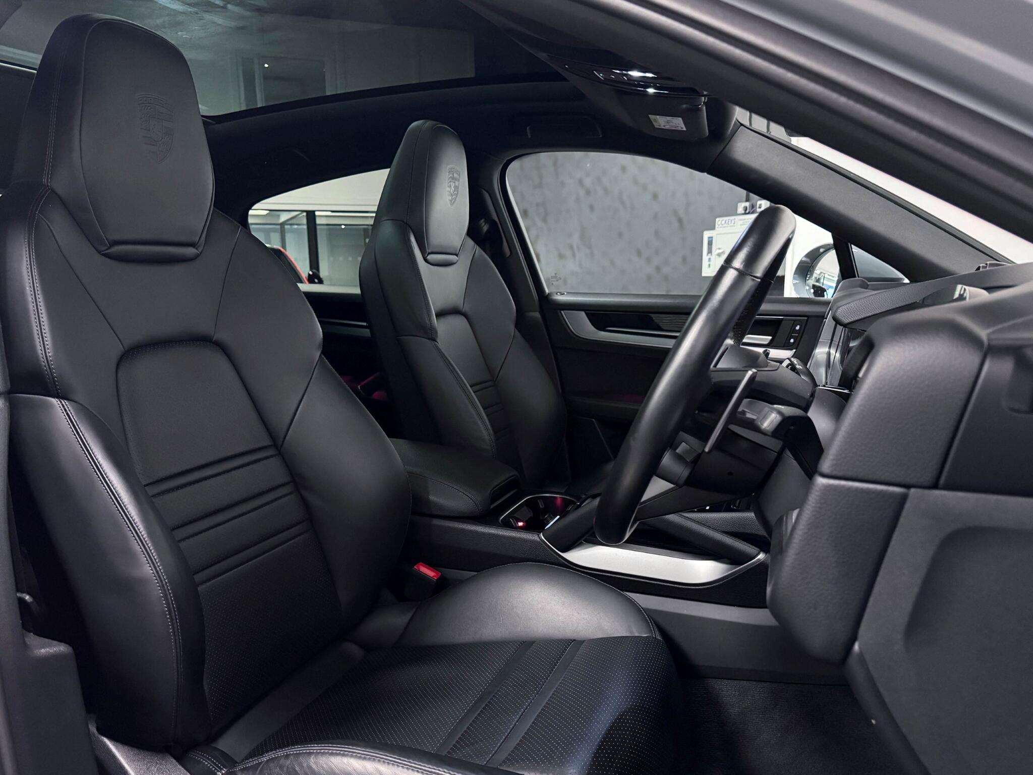 Porsche Cayenne view 27