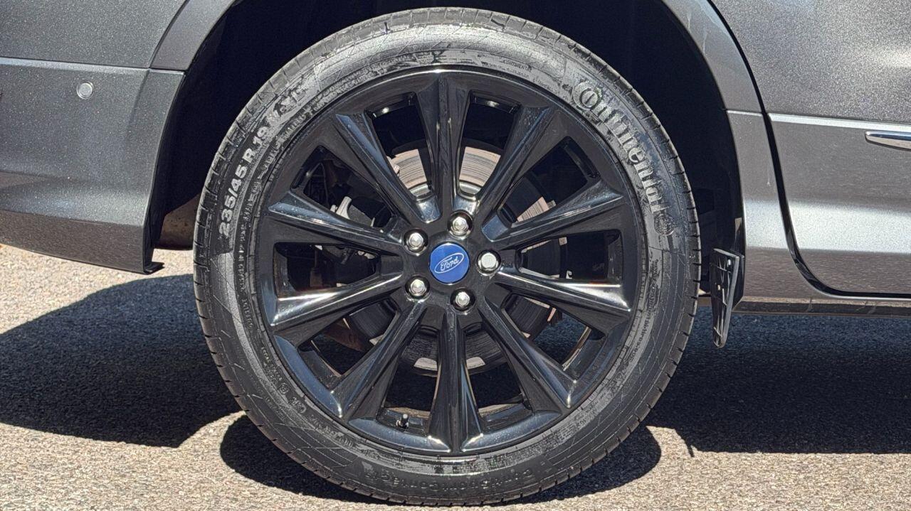 Ford Kuga view 44