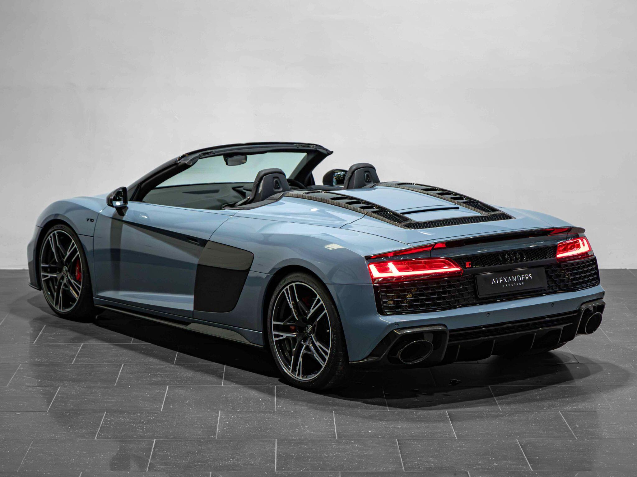 Audi R8 view 5