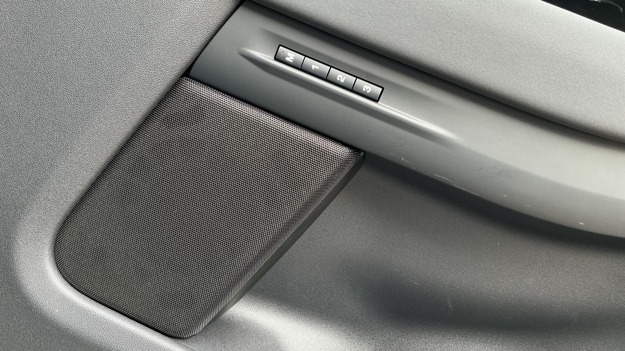 Land Rover Range Rover Evoque view 22
