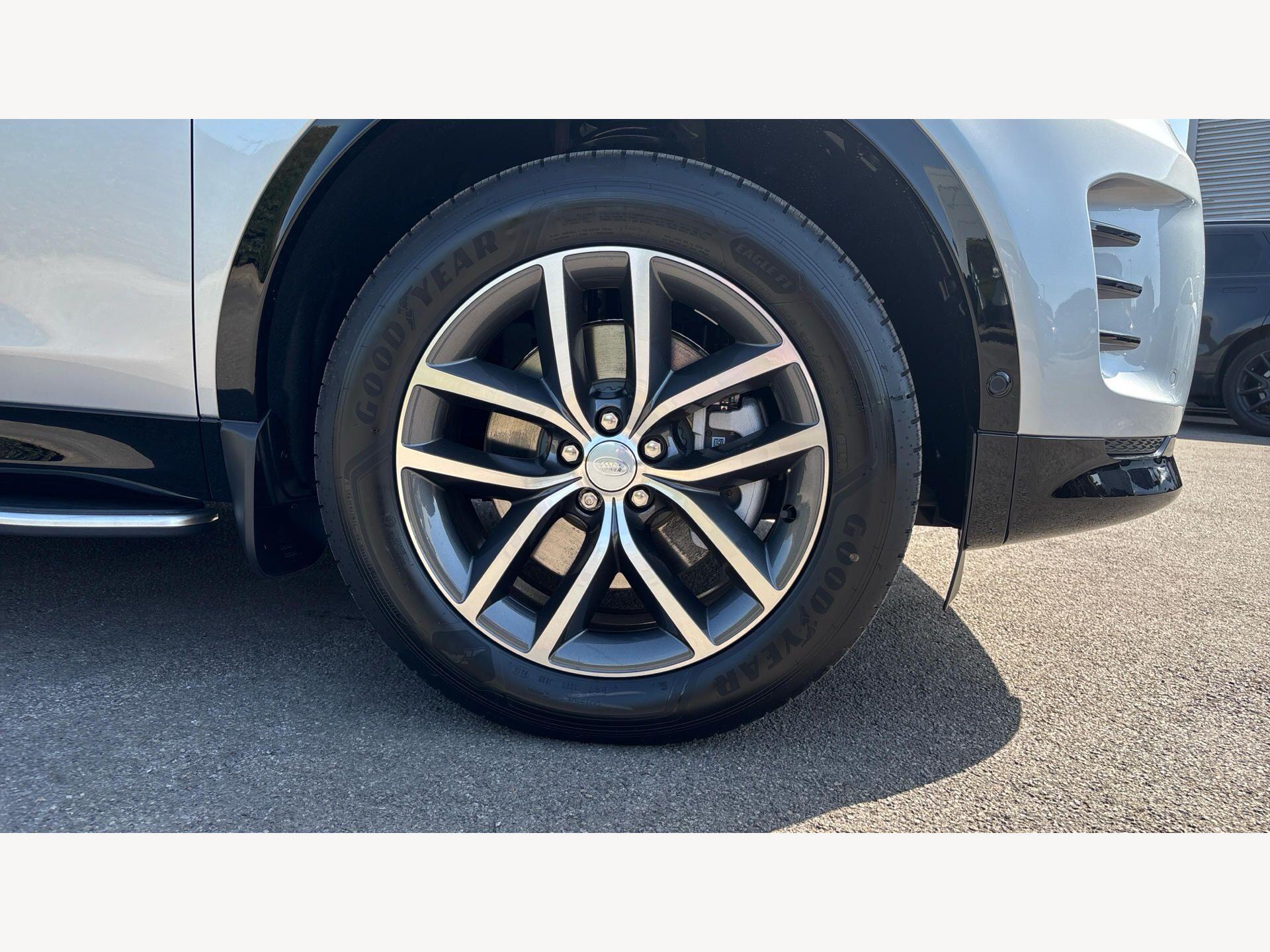 Land Rover Discovery Sport view 9