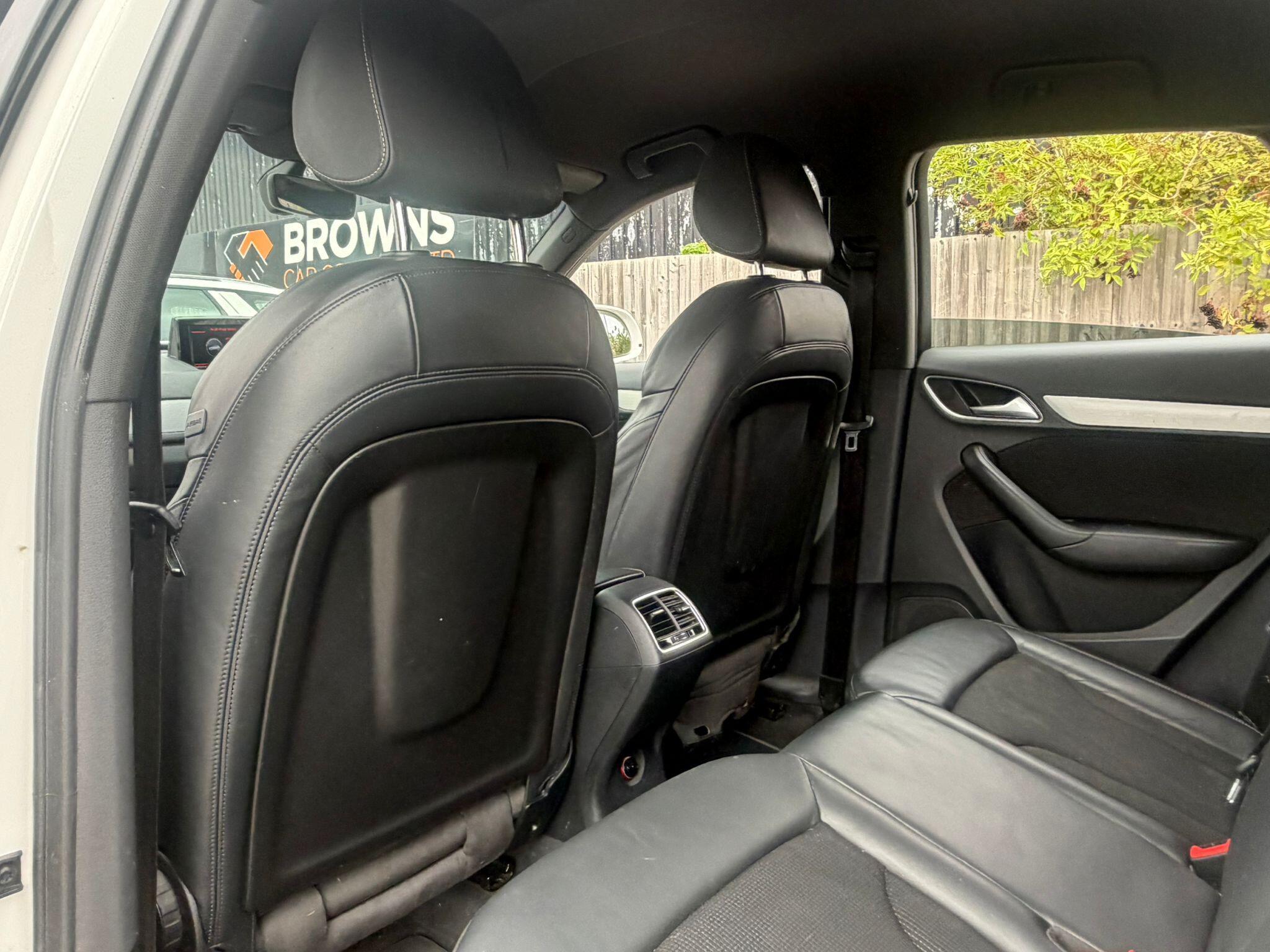 Audi Q3 view 18