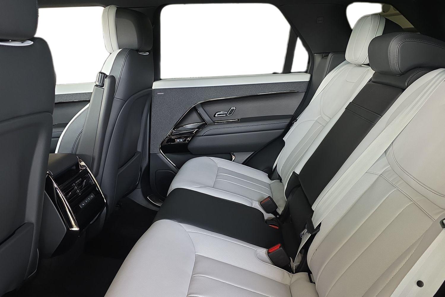 Land Rover Range Rover Sport view 4