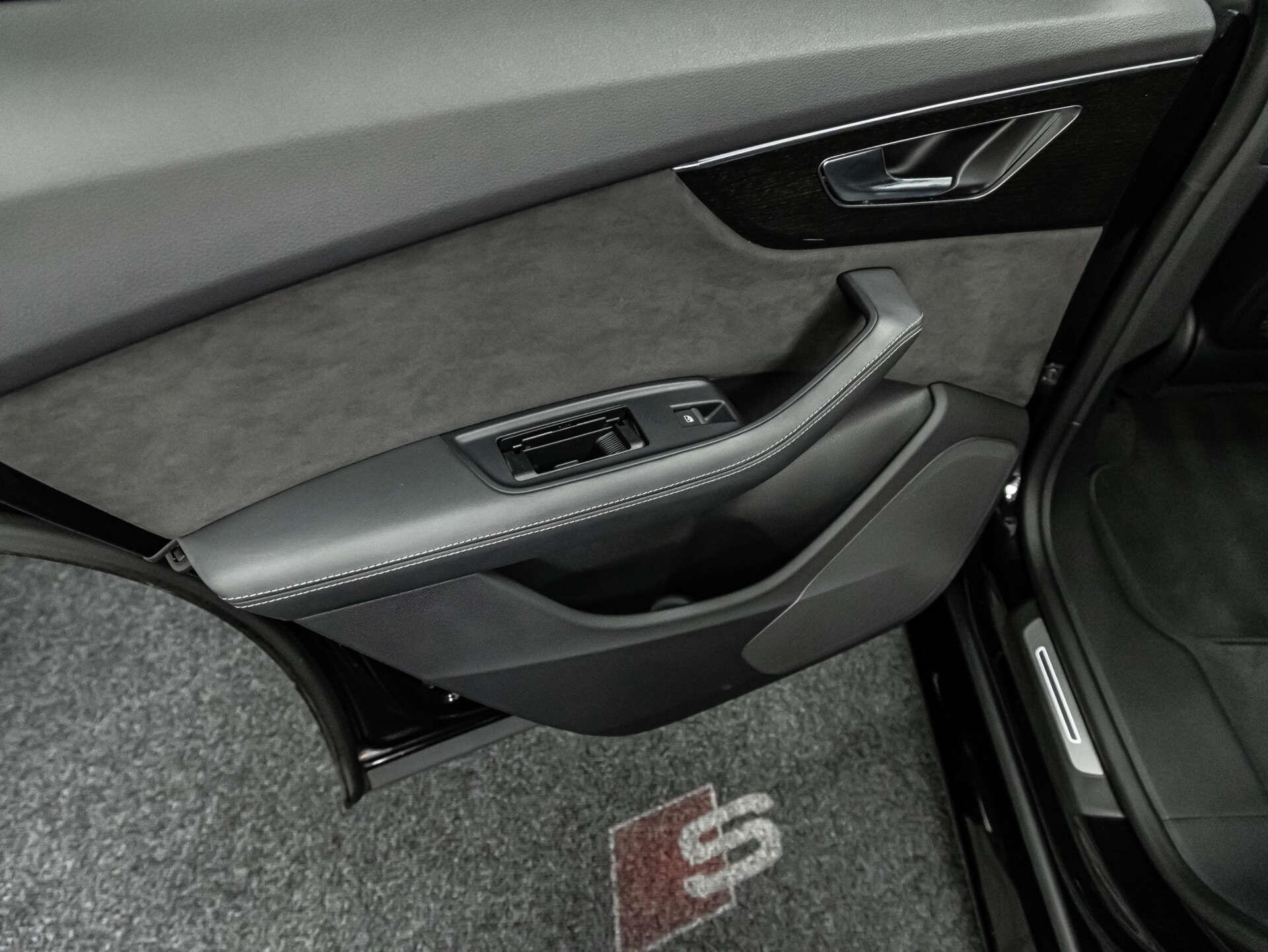 Audi SQ8 view 68