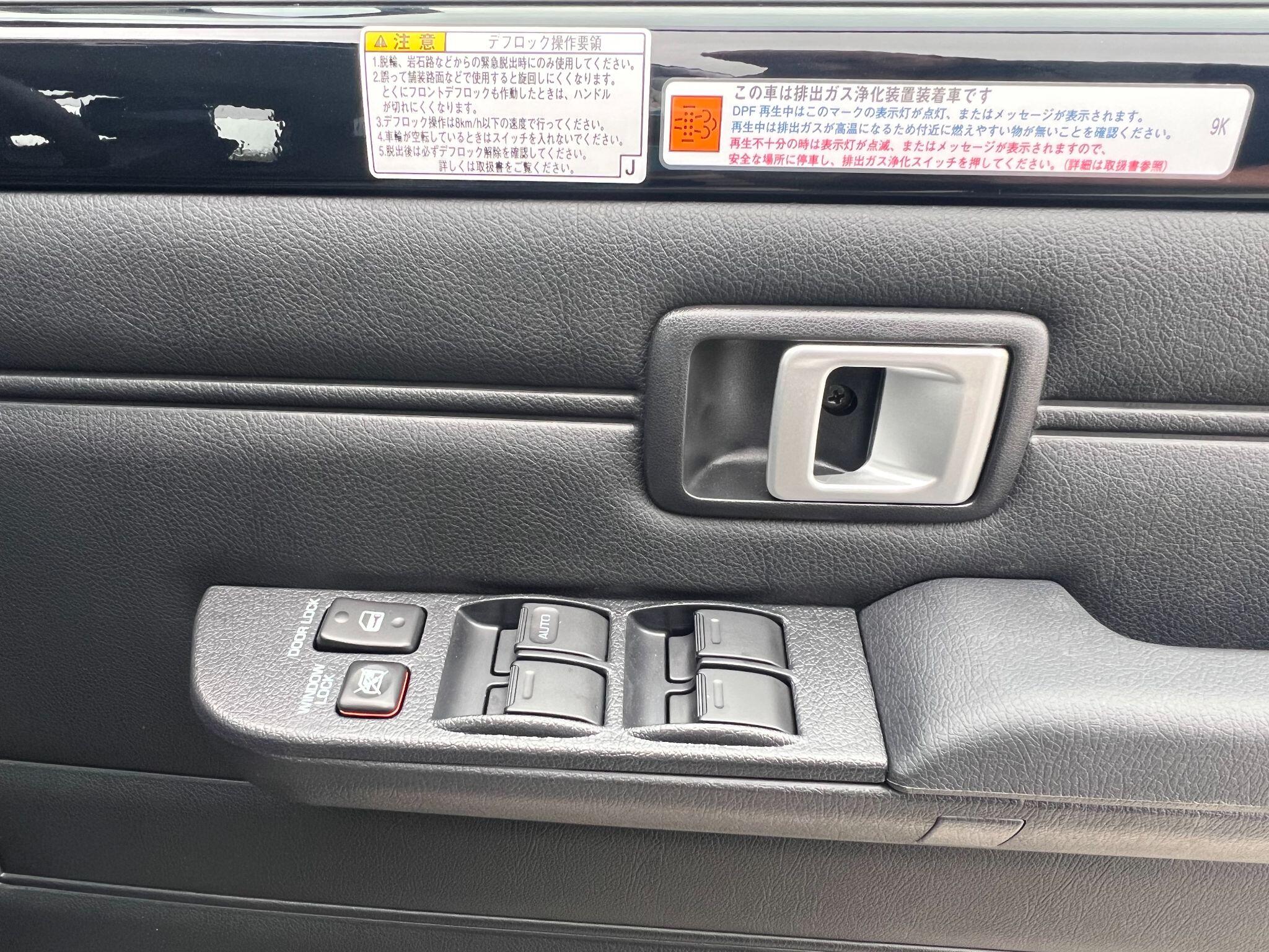 Toyota Land Cruiser view 32