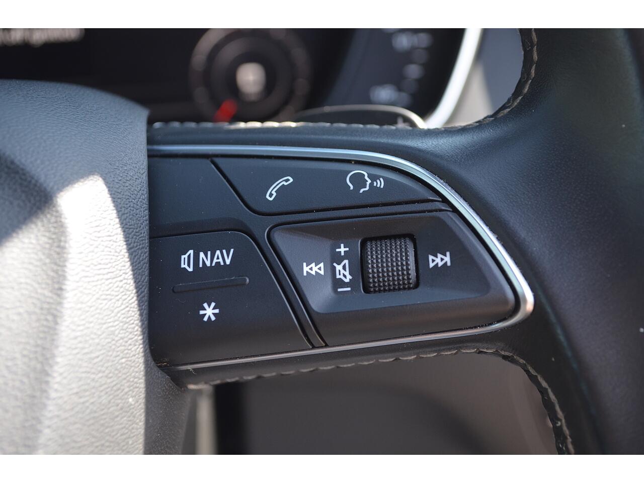 Audi SQ5 view 25