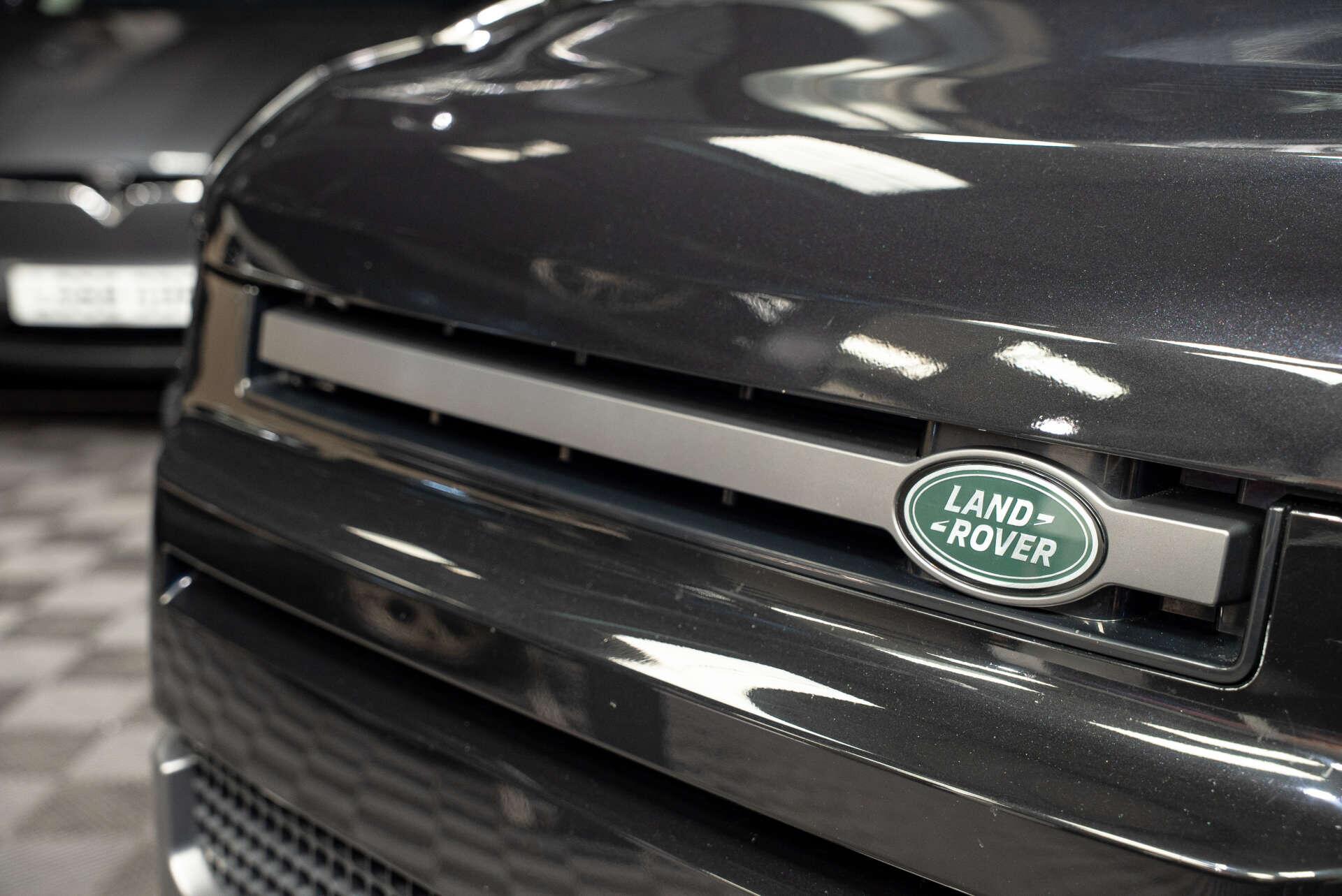 Land Rover Defender 90 view 12
