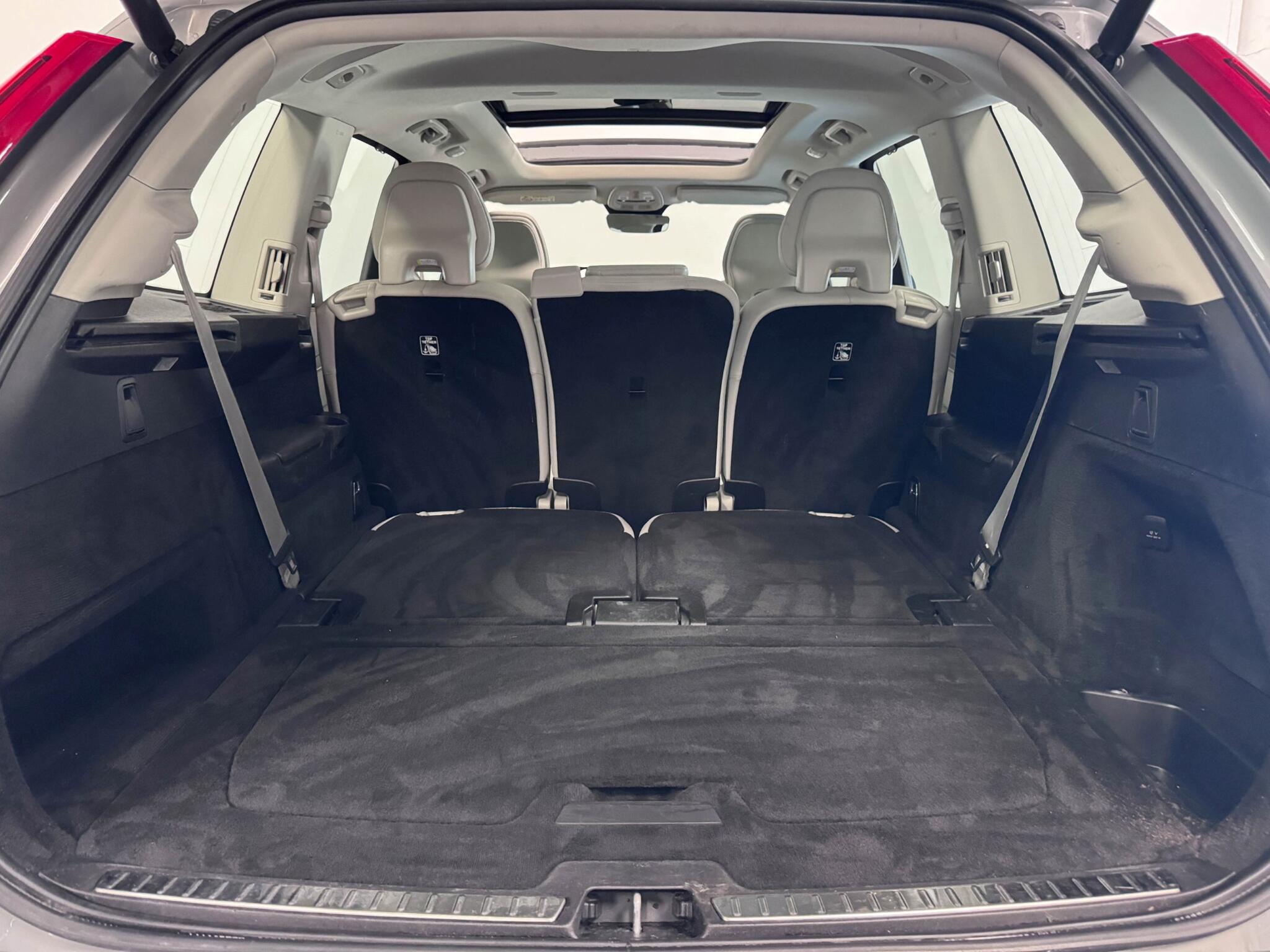 Volvo XC90 view 22