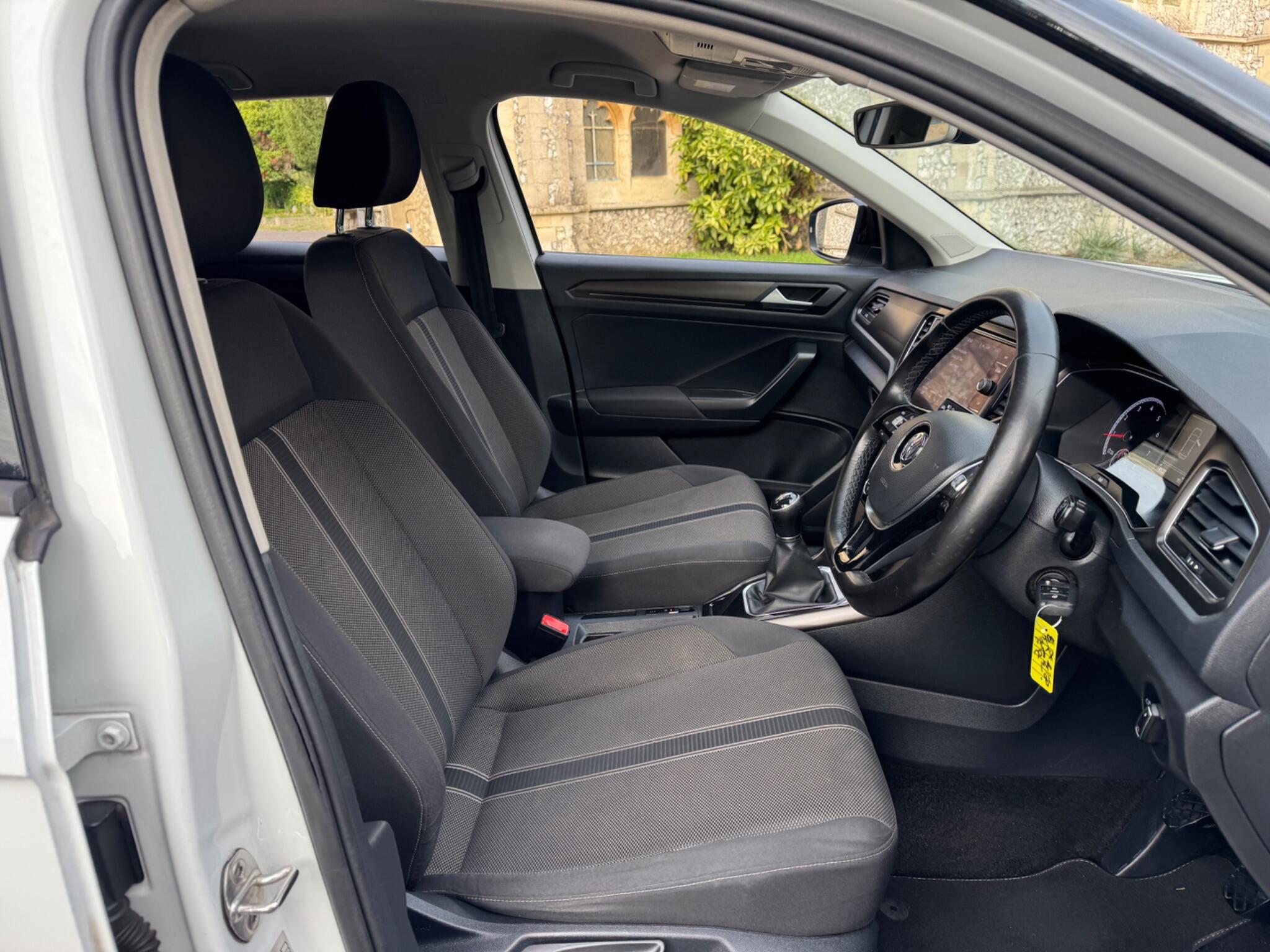 Volkswagen T-Roc view 29