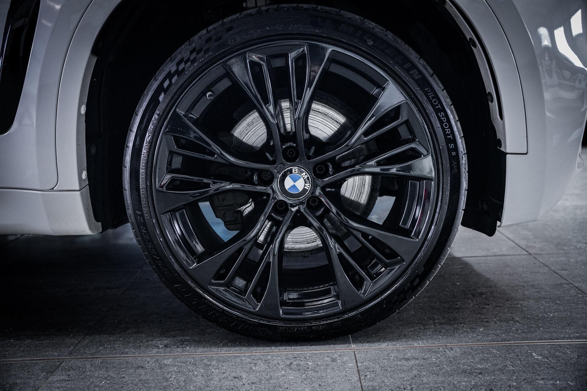 BMW X6 view 26