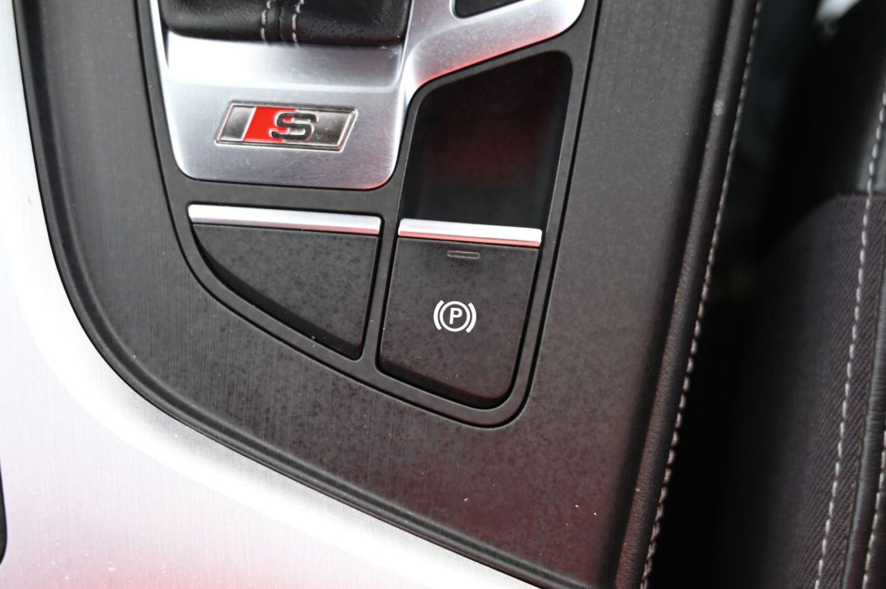 Audi S4 Avant view 39