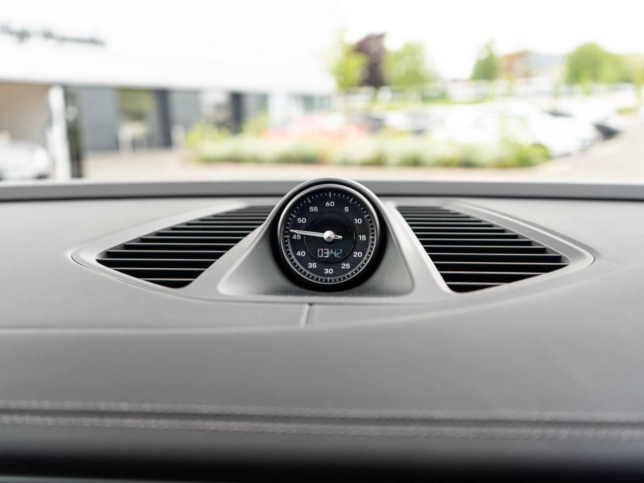 Porsche Macan view 47