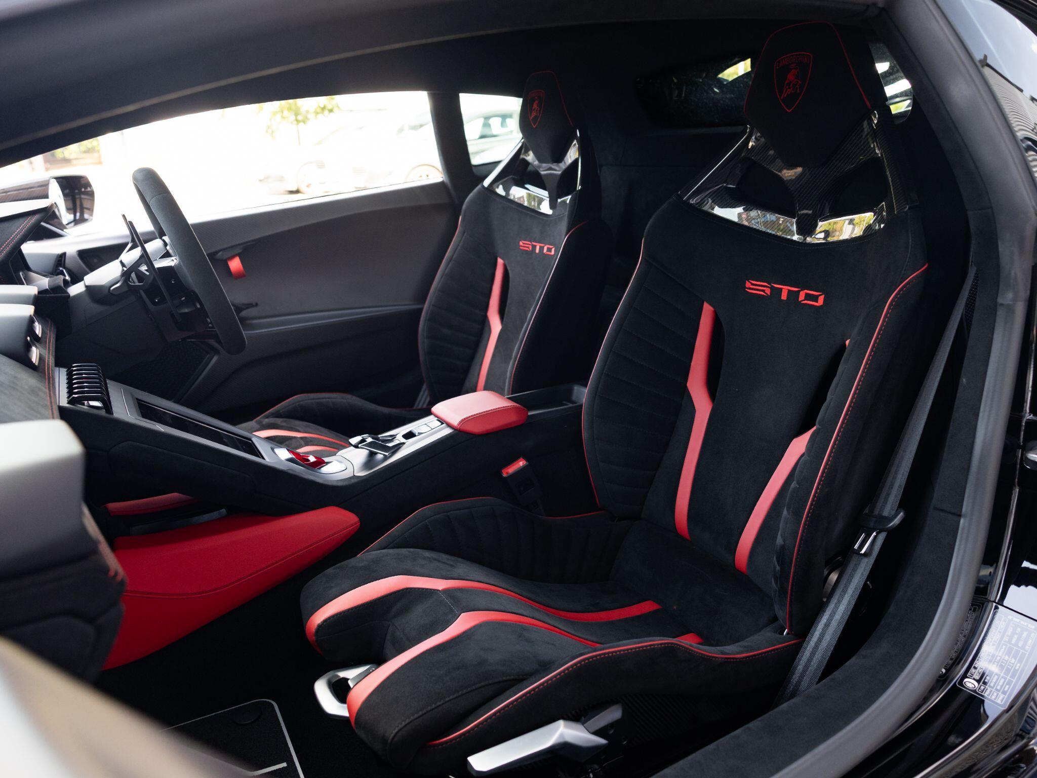 Lamborghini Huracan view 31