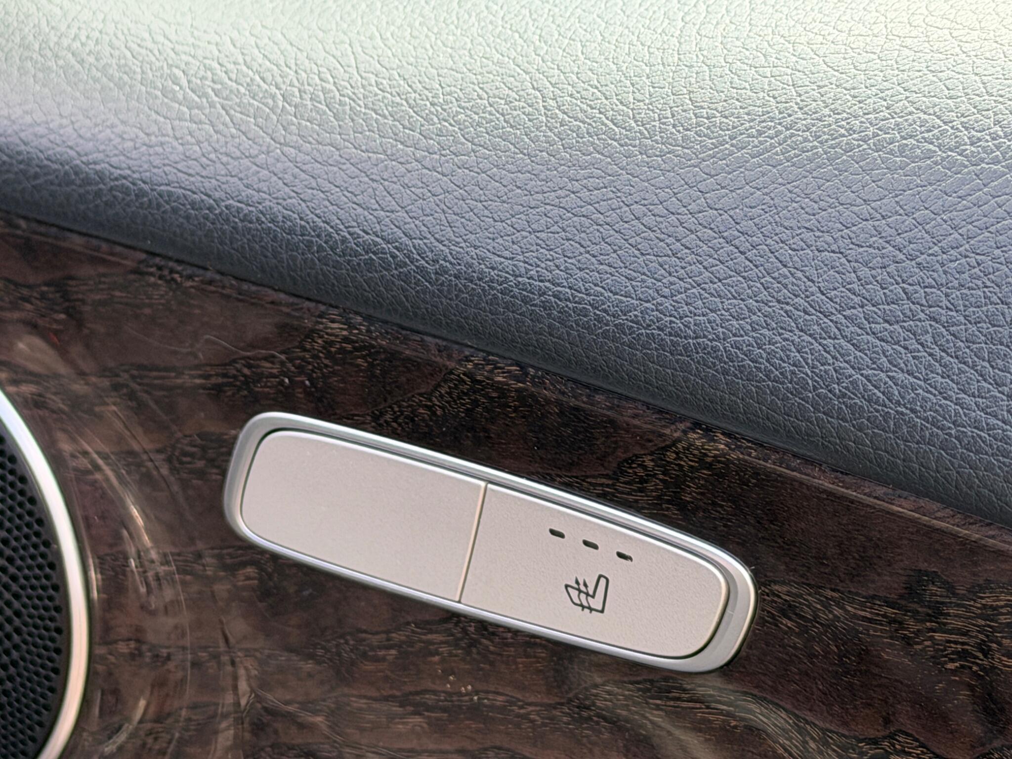Mercedes-Benz E-Class view 24
