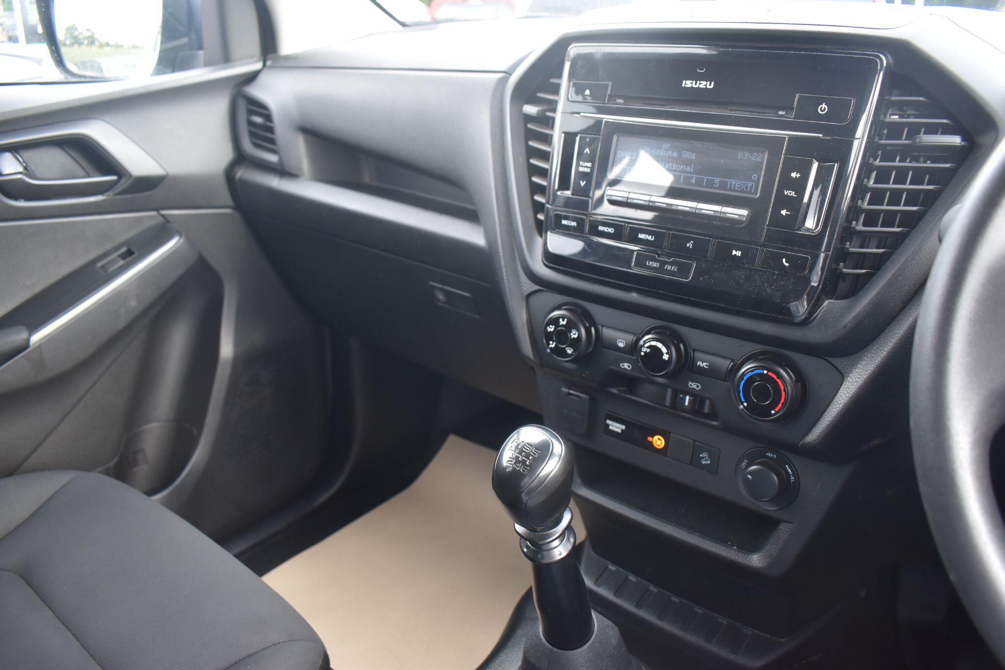 D-Max - 1.9 TD Utility 4WD Euro 6 (s/s) 4dr - Image 18