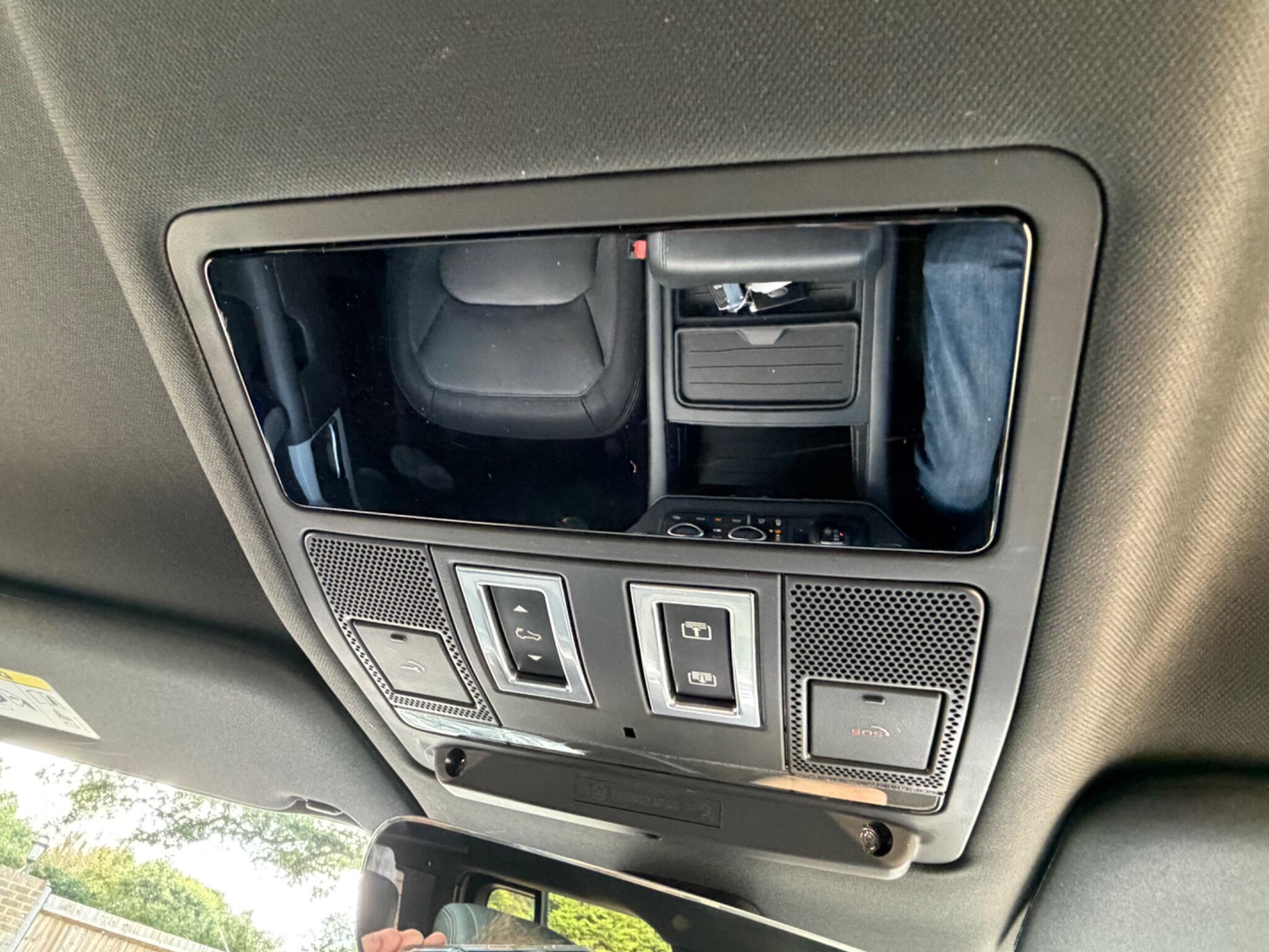 Land Rover Defender view 19