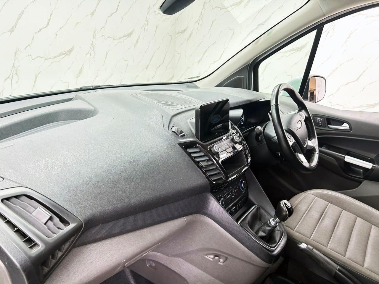Ford Transit Connect view 14