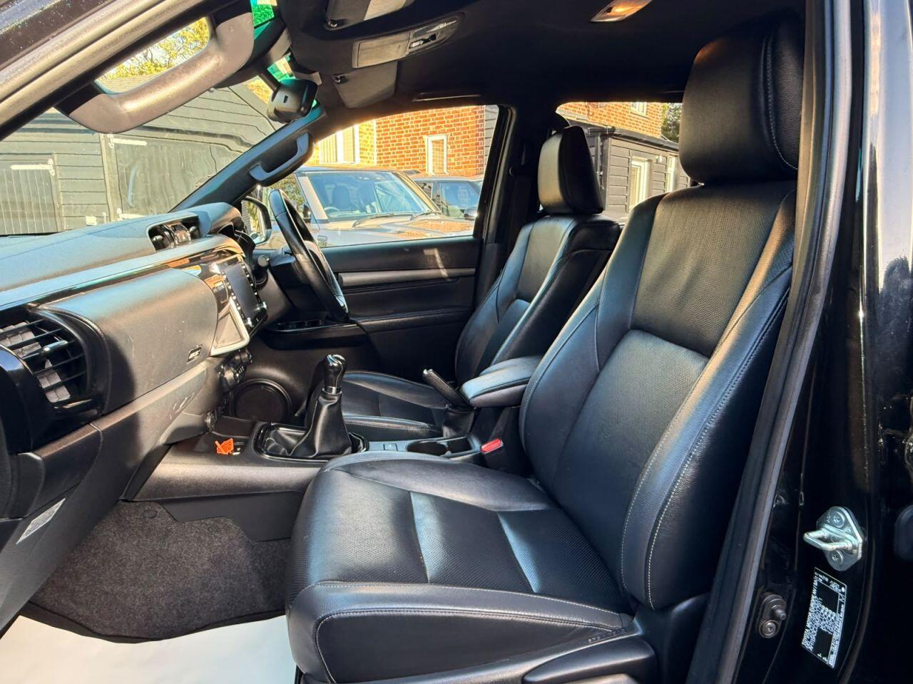 Toyota Hilux view 10