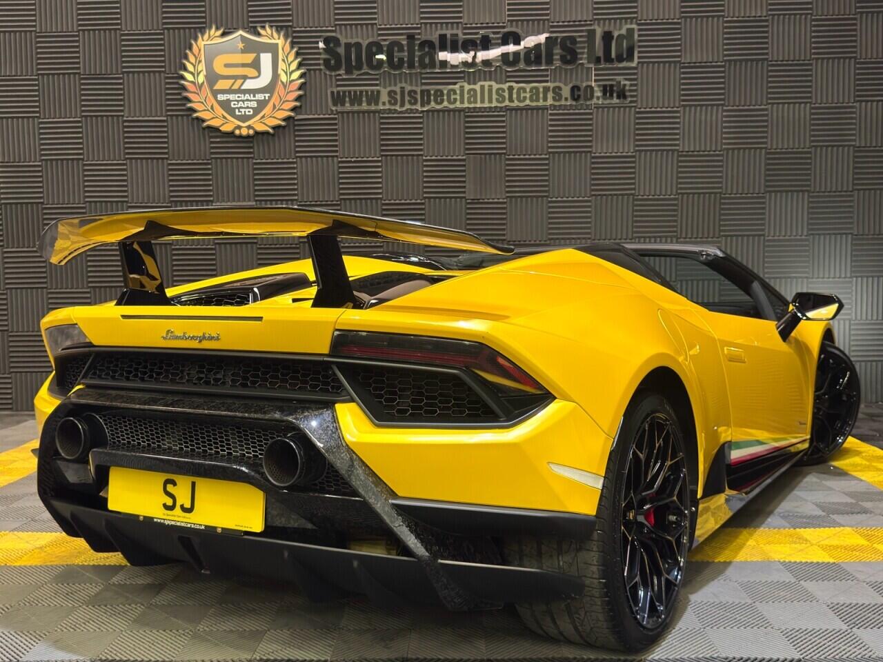 Lamborghini Performante Spyder view 30