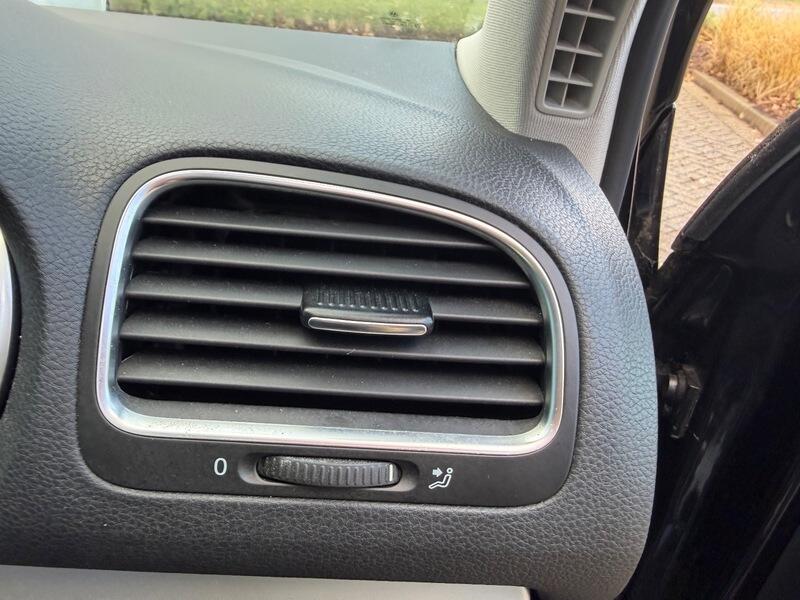 2009 Volkswagen Golf image 37