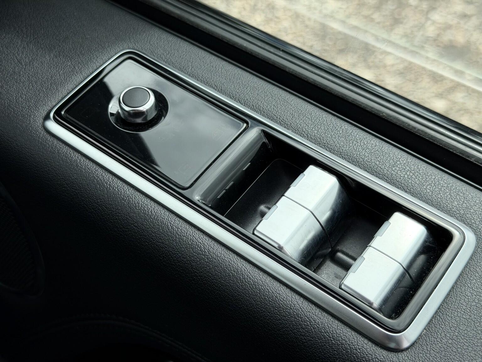 Land Rover Range Rover view 34