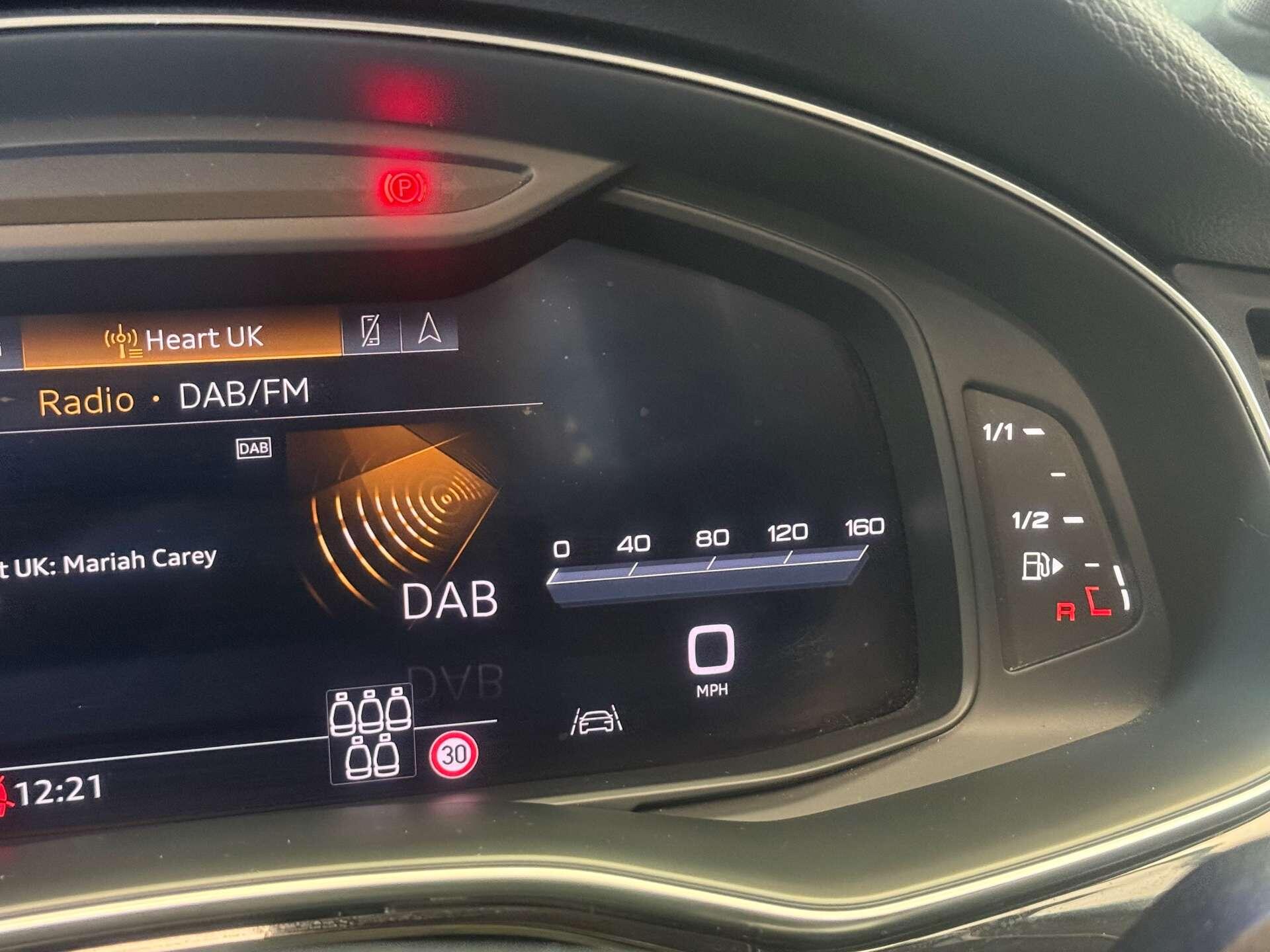 Audi SQ7 view 41