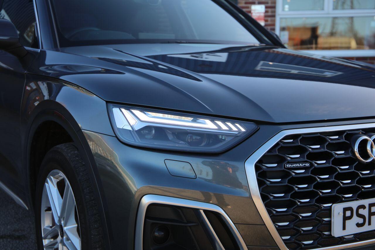 Audi Q5 view 12