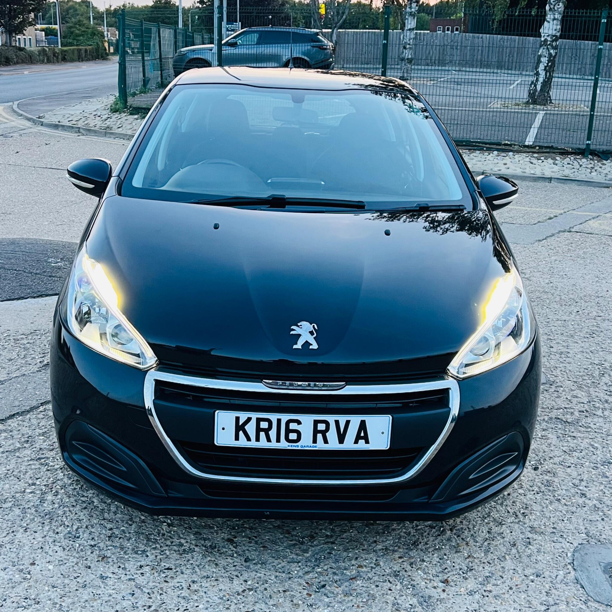 Peugeot 208 view 3