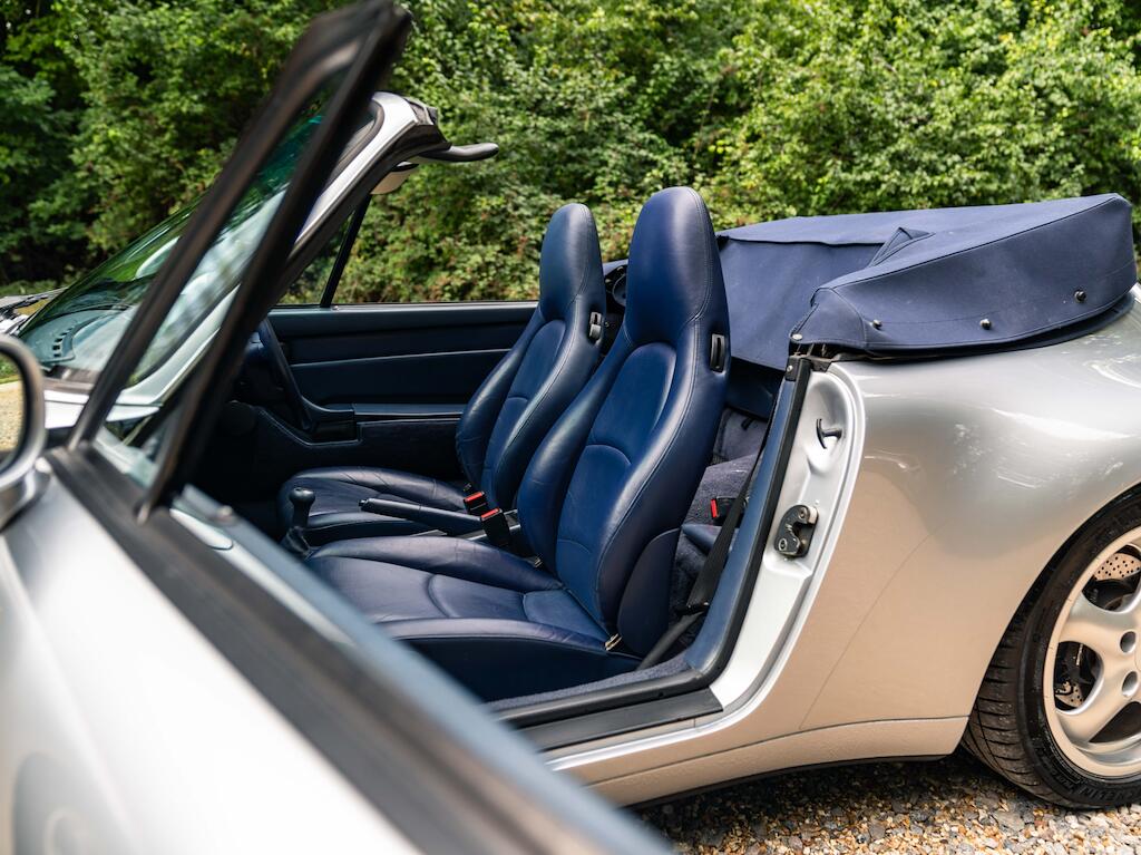 Porsche 911 view 19