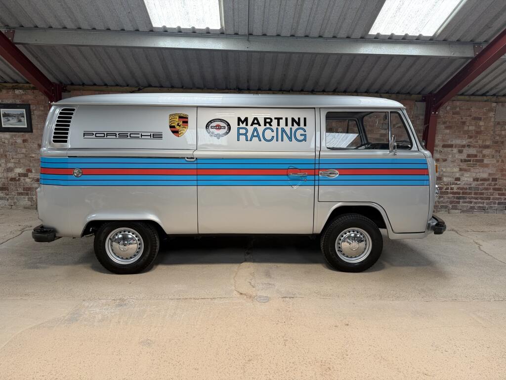 Volkswagen Transporter view 21