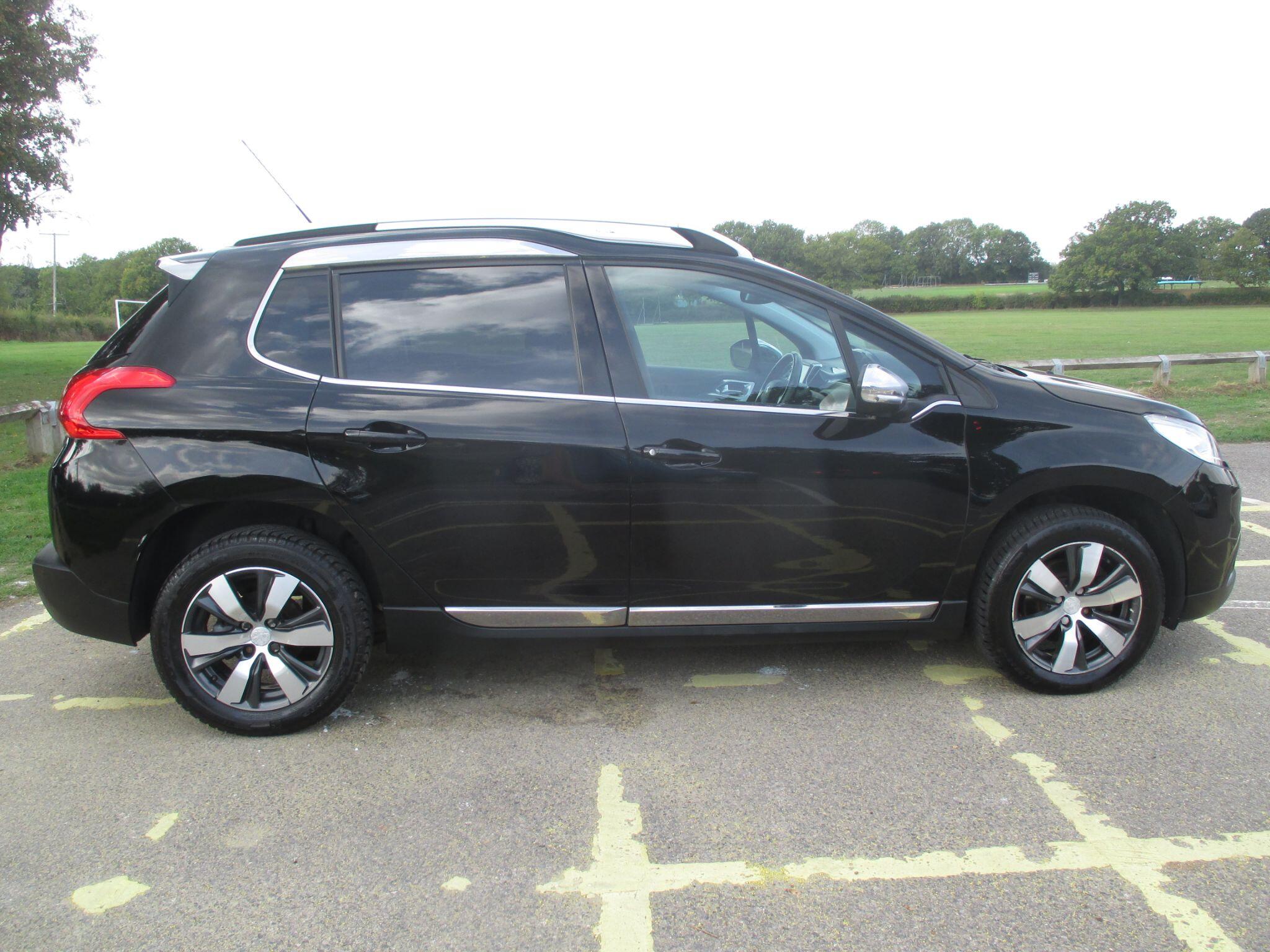 Peugeot 2008 view 6