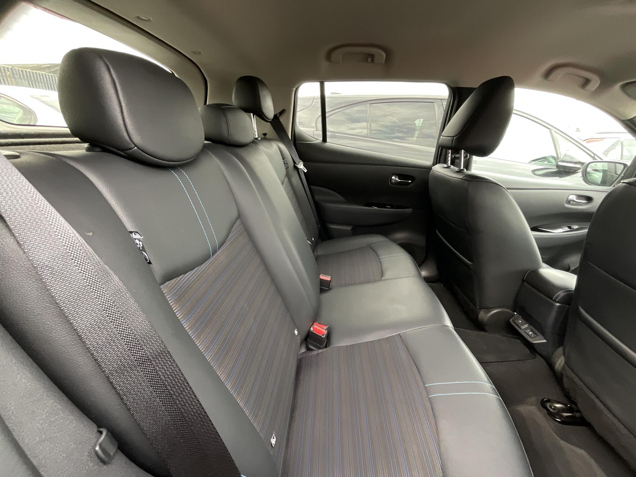 Nissan Leaf view 11