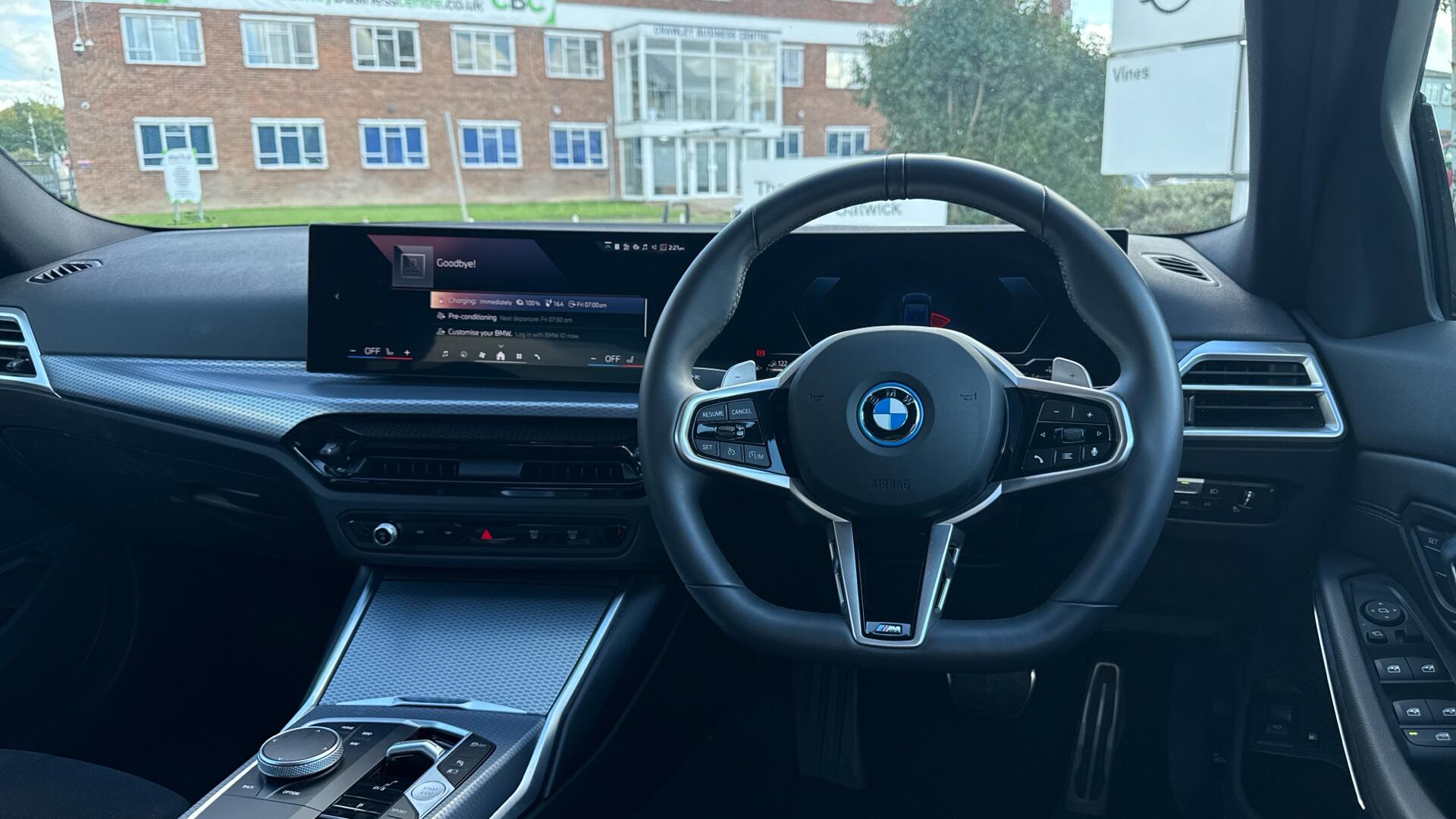 BMW 3 Series view 5