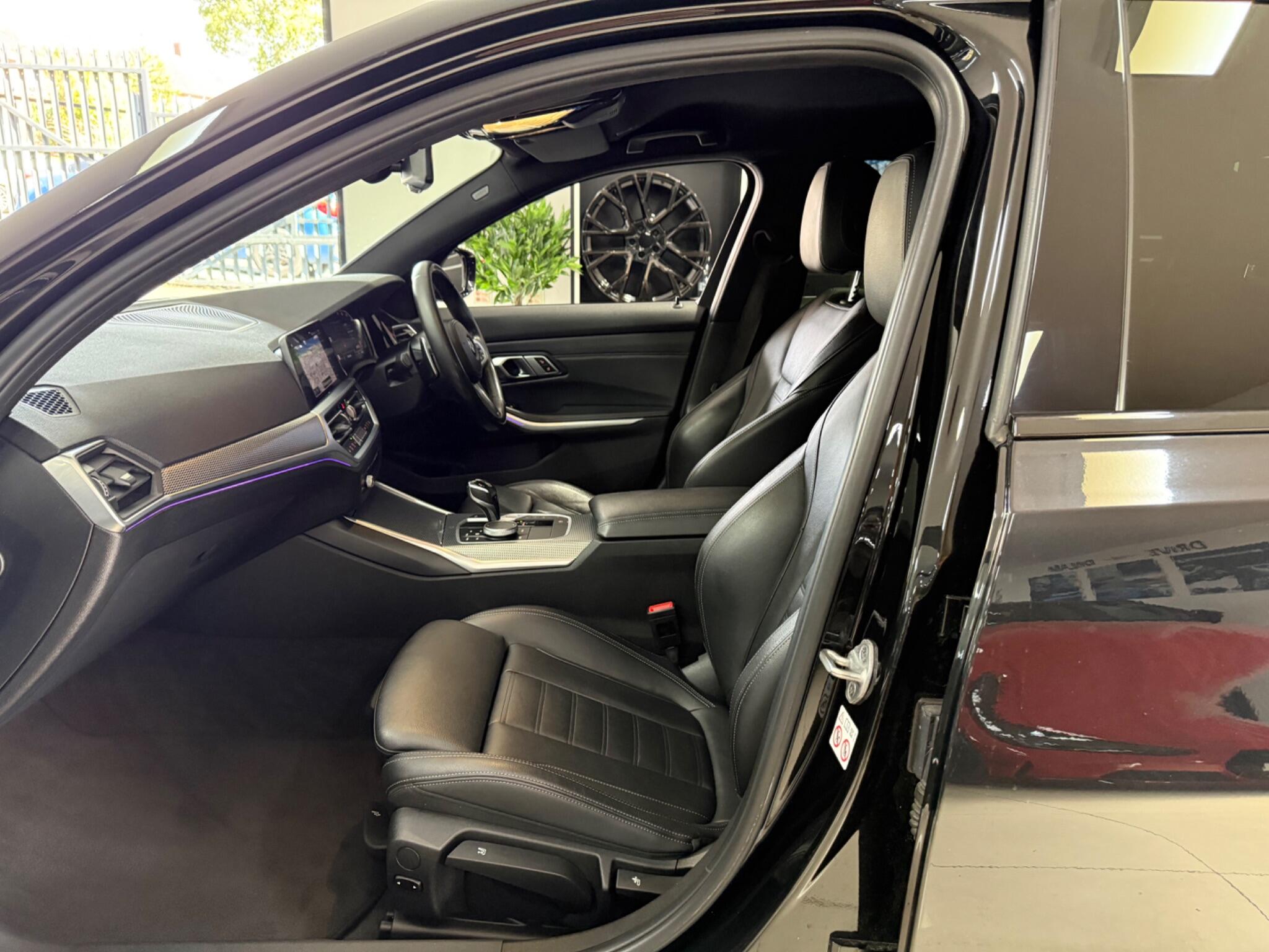 BMW 3 Series view 32