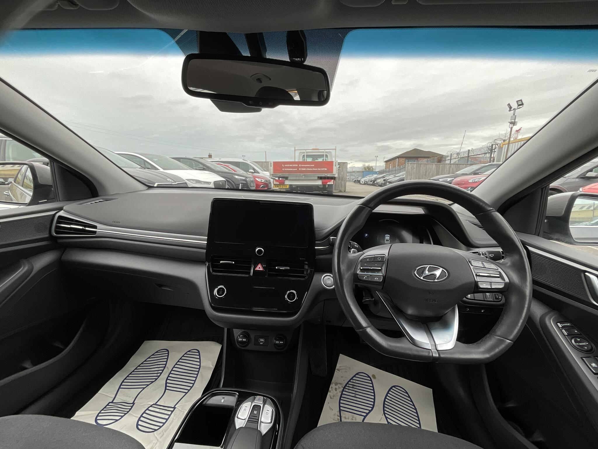 Hyundai Ioniq view 7
