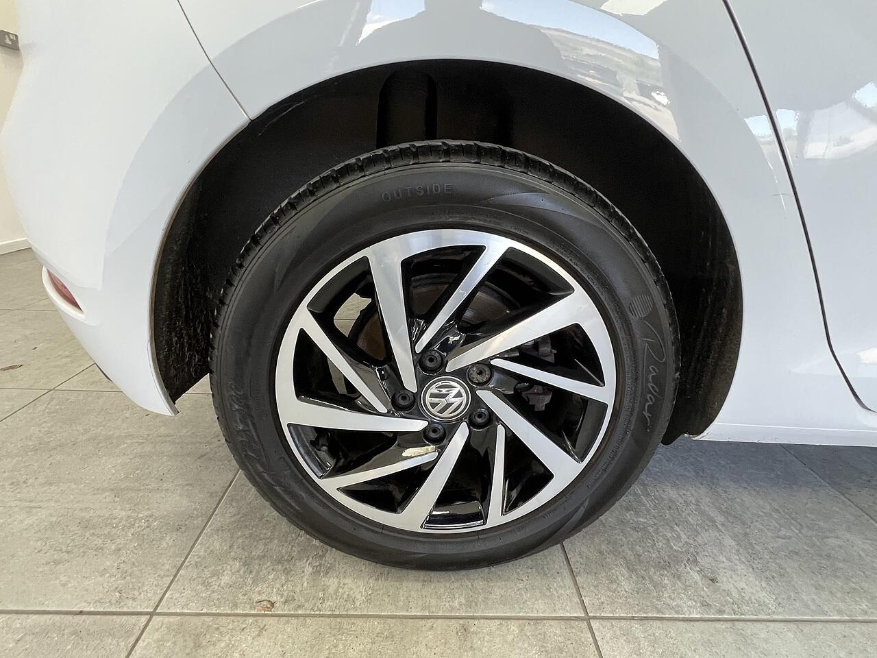 Volkswagen Golf view 22