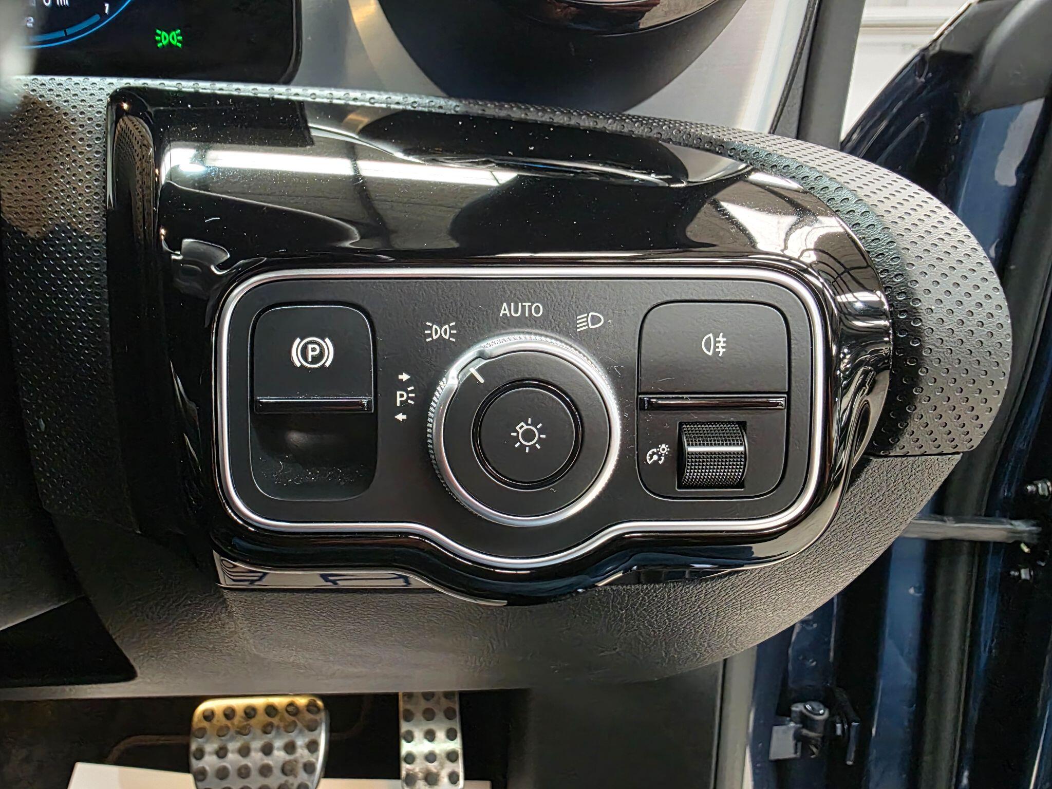 Mercedes-Benz Cla view 18