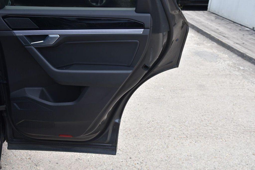 Volkswagen Touareg view 62
