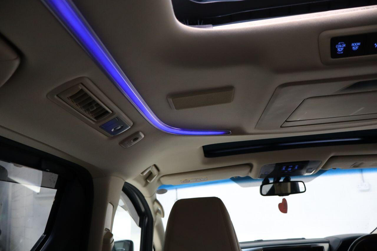 Toyota Alphard view 17