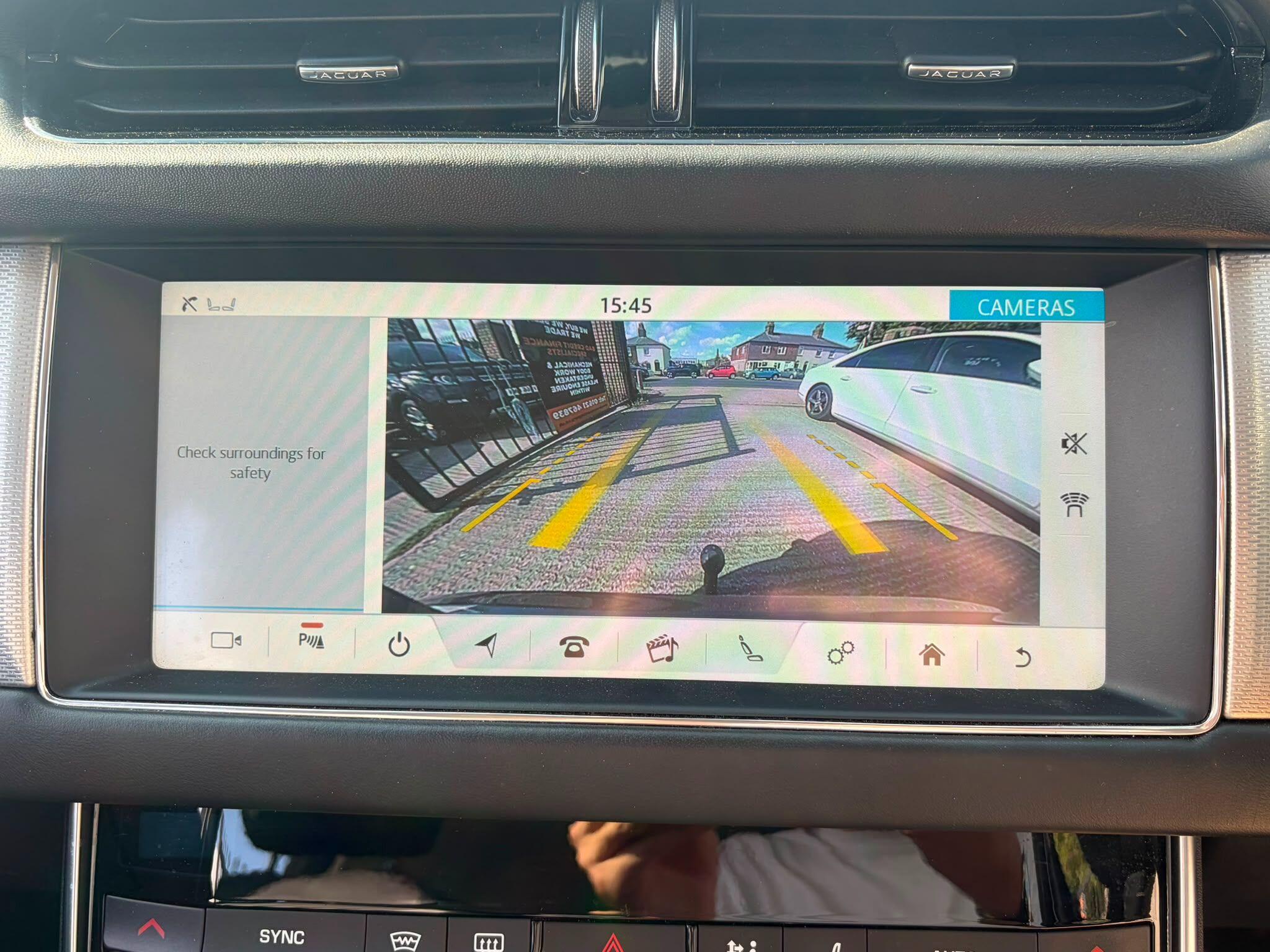 Jaguar XF view 25