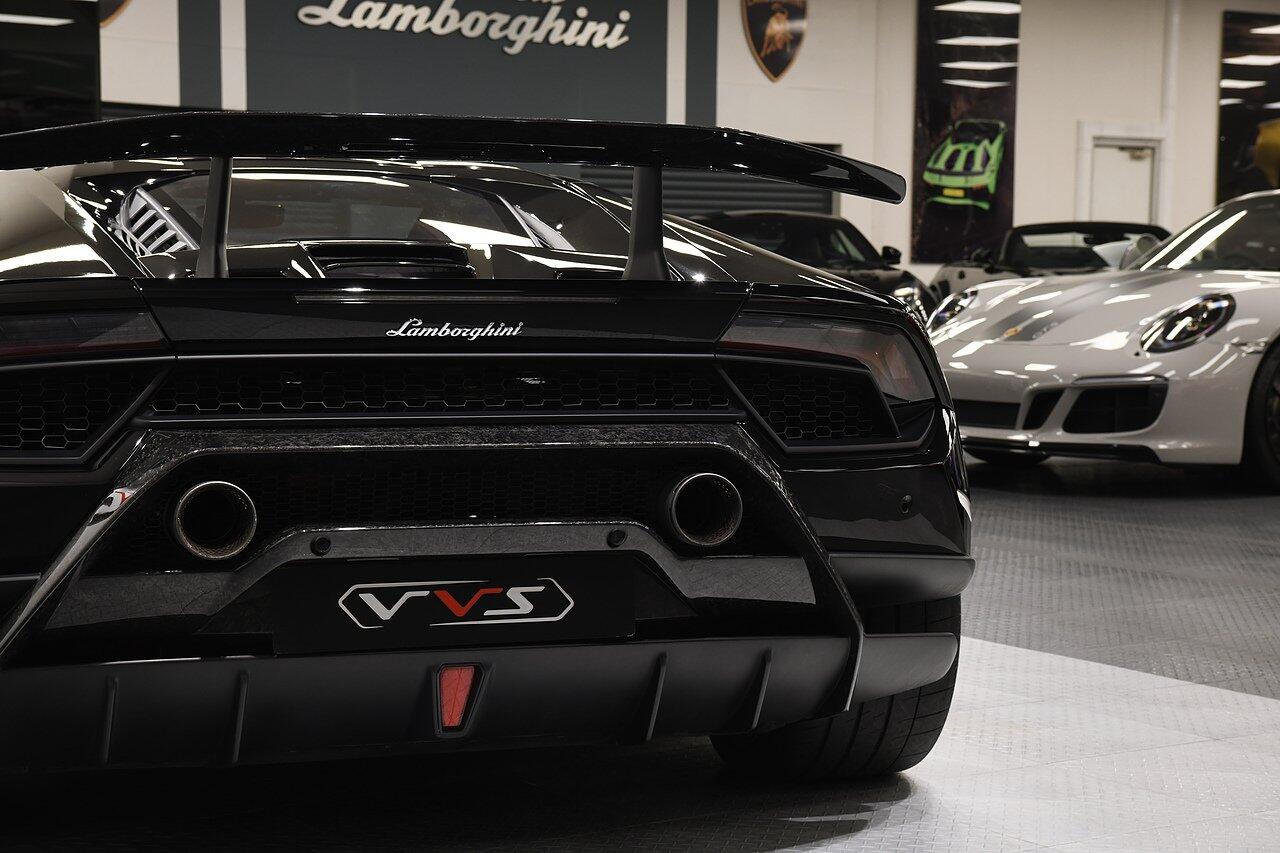 Lamborghini Huracan view 43