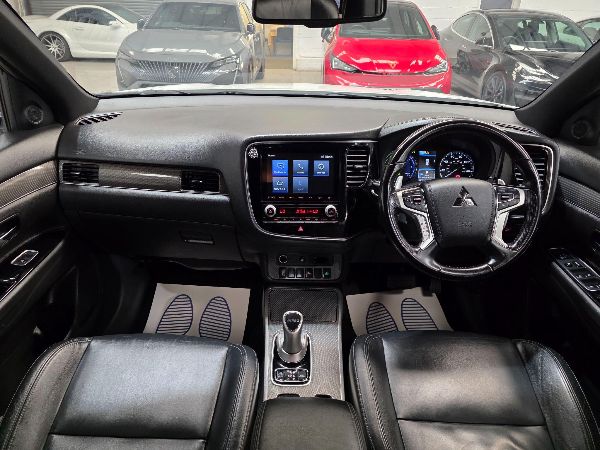Mitsubishi Outlander view 5
