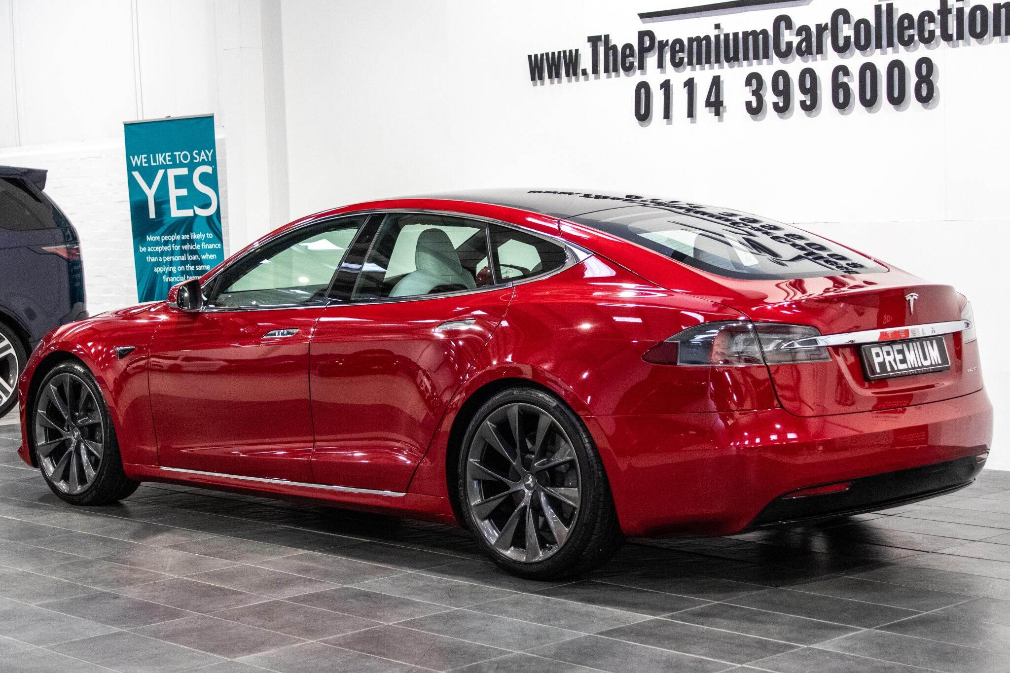 Tesla Model S view 4